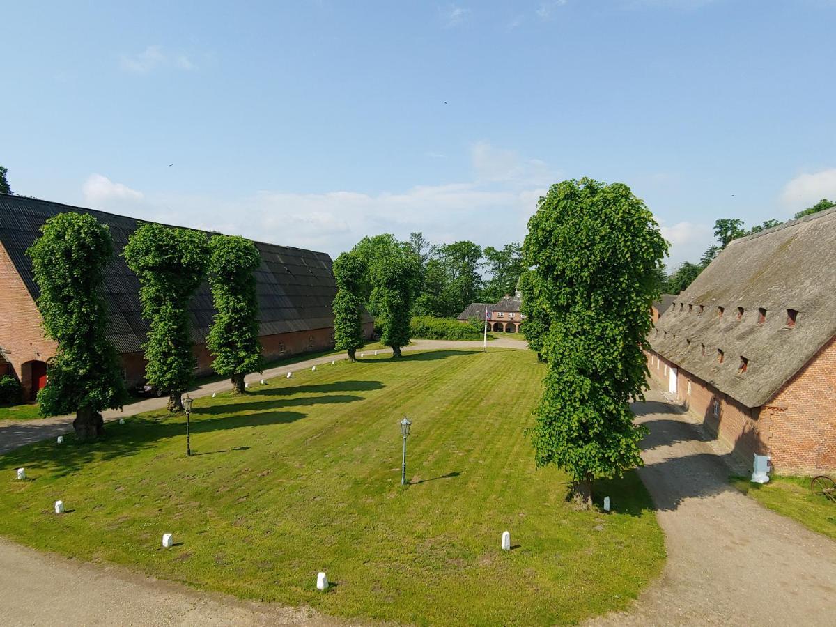 Gut Hohenstein - Platanenappartment Barkelsby Buitenkant foto